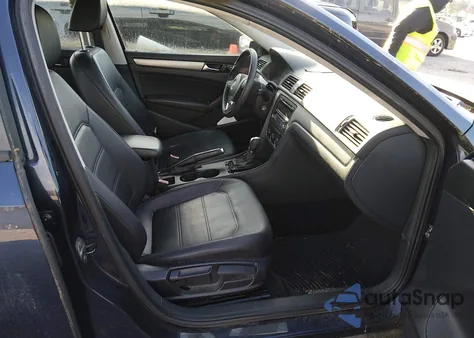 2014 Volkswagen Passat 1.8T Wolfsburg Edition z USA, uszkodzony, nr VIN 1VWAT7A34EC084632